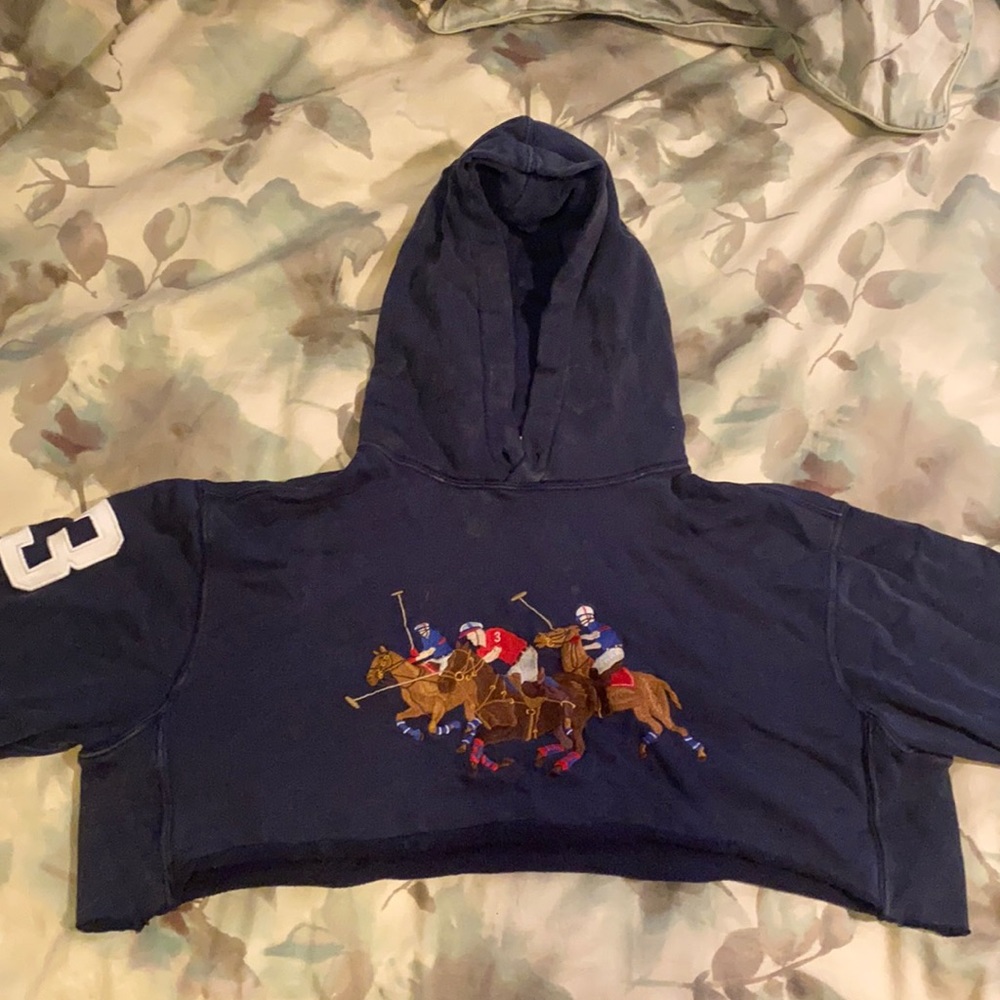 Super cute cropped vintage twin sweatshirt
